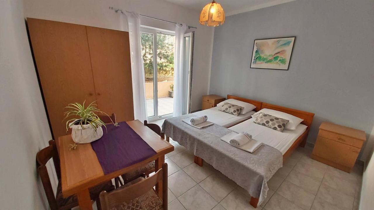 Apartments Mandalinic 오미스 외부 사진