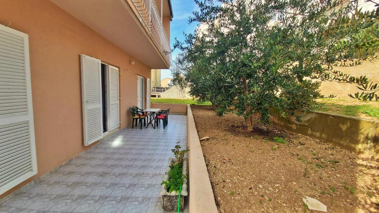 Apartments Mandalinic 오미스 외부 사진