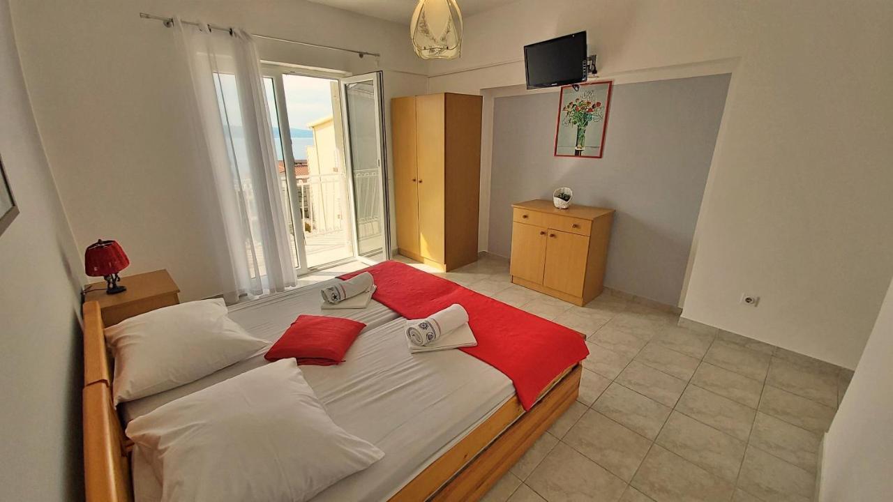 Apartments Mandalinic 오미스 외부 사진