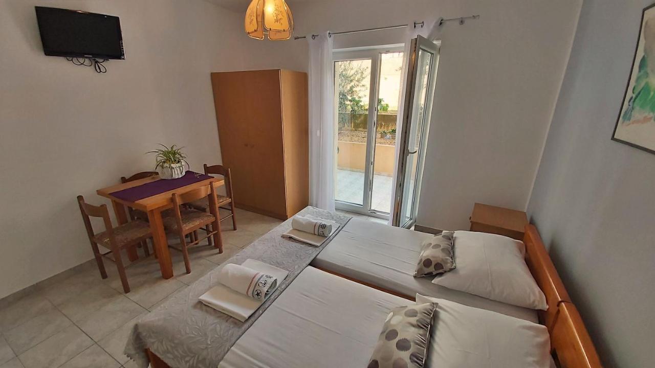 Apartments Mandalinic 오미스 외부 사진