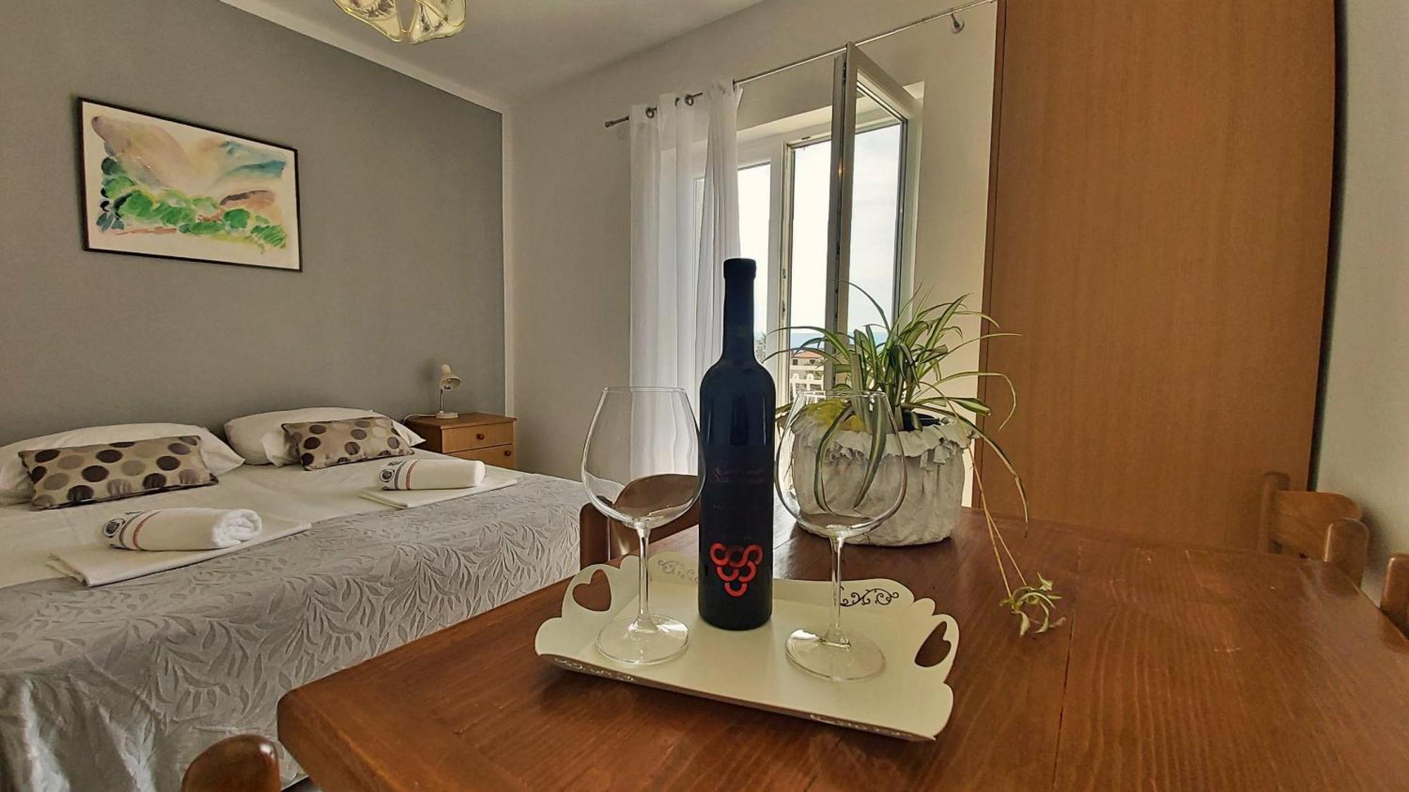 Apartments Mandalinic 오미스 외부 사진