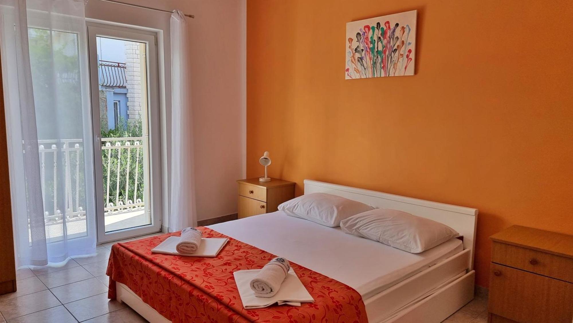 Apartments Mandalinic 오미스 외부 사진